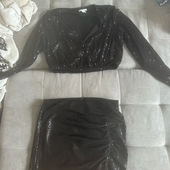 HM party holiday 2 piece, black sparkly size medium, worn 1 time - Picture 5 of 5
